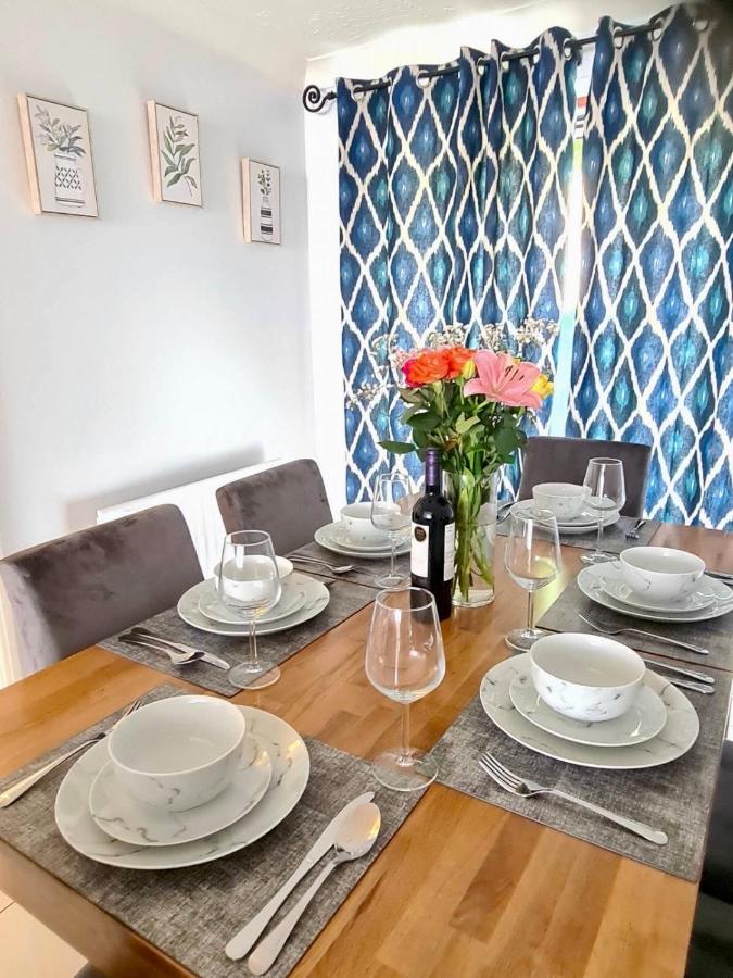 Delight Marvel- Beech Hurst-3 Bedroom House * Maidstone