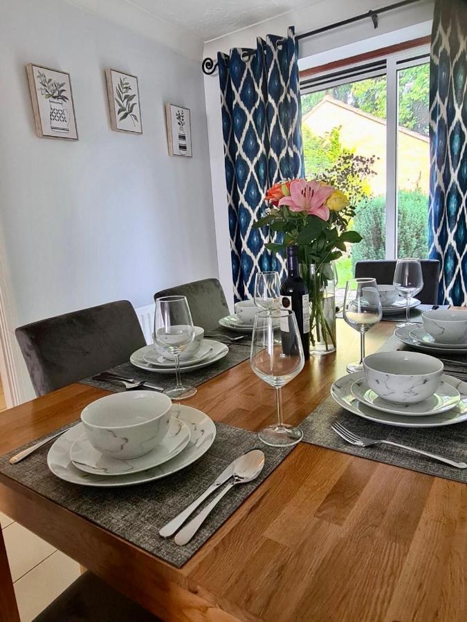 Delight Marvel- Beech Hurst-3 Bedroom House * Maidstone